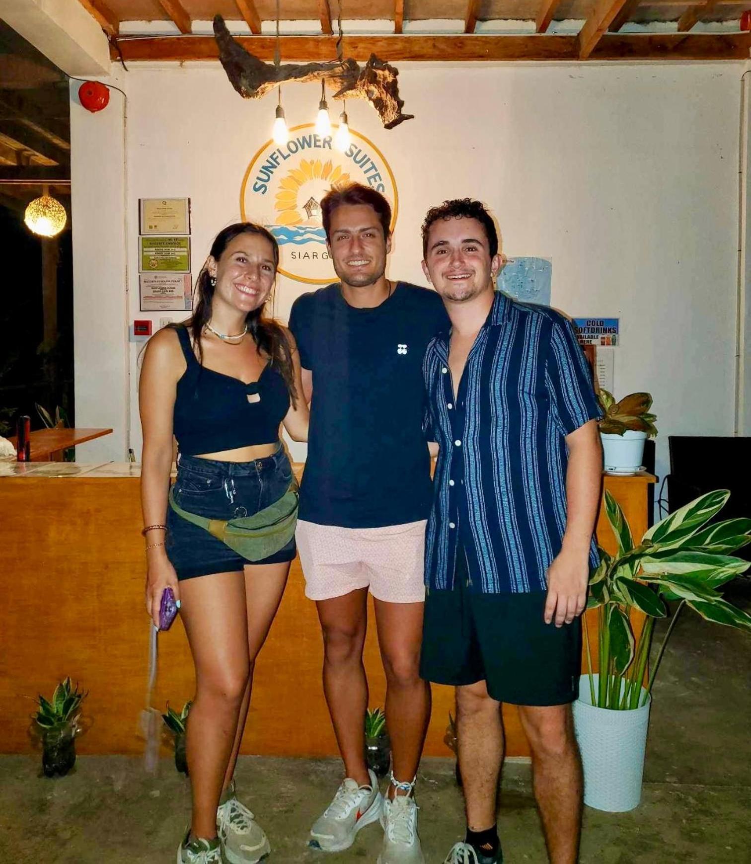 ג'נרל לונה Siargao Sunflower Suites מראה חיצוני תמונה