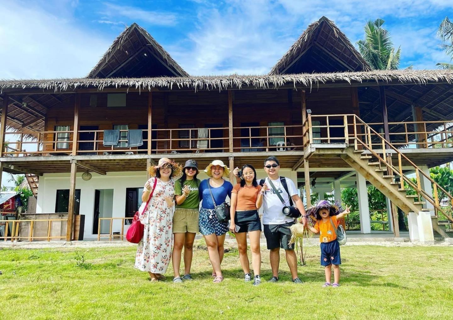 ג'נרל לונה Siargao Sunflower Suites מראה חיצוני תמונה